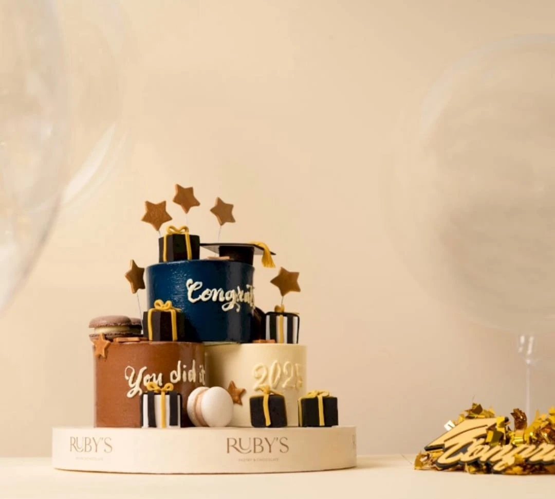 كيك التخرج (3 كيك)